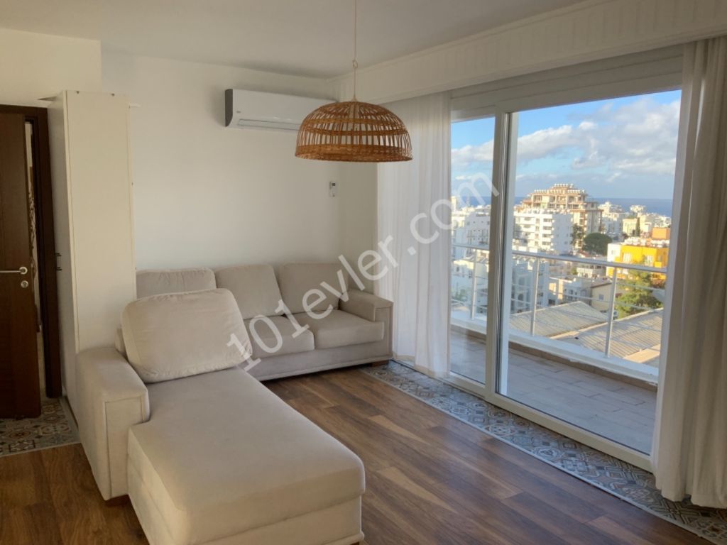 Girne Merkez'de 1+1 Eşyalı Kiralık Penthouse 2800 TL