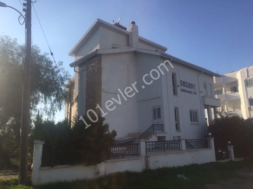 Lefkoşa Ortaköyde 6+3 Satılık Triplex Villa 380.000 STG