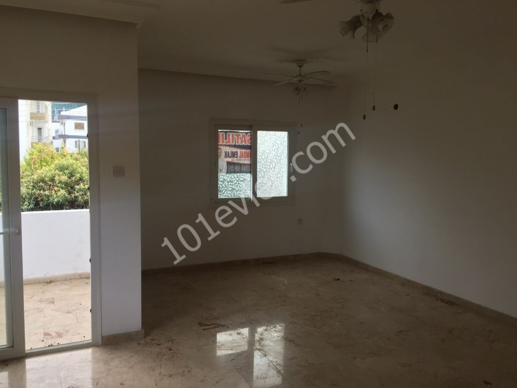 Girne şehir merkezinde 3+1 satılık daire 55.000 STG