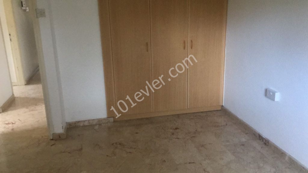 Girne şehir merkezinde 3+1 satılık daire 55.000 STG