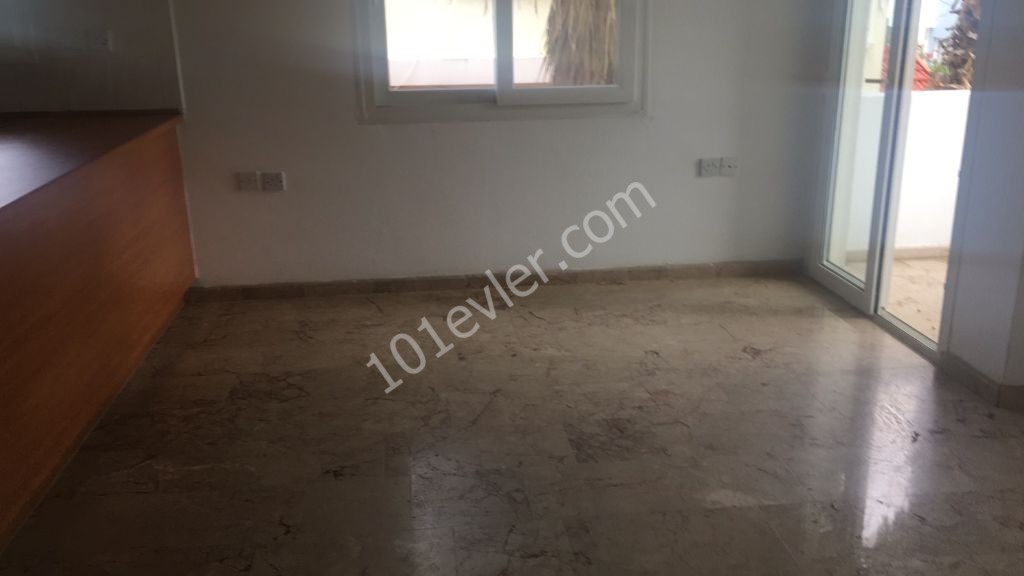 Girne şehir merkezinde 3+1 satılık daire 50000 STG