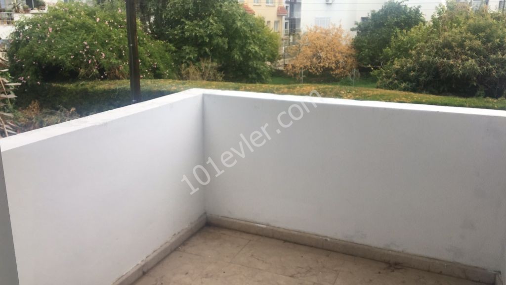 Girne şehir merkezinde 3+1 satılık daire 55.000 STG