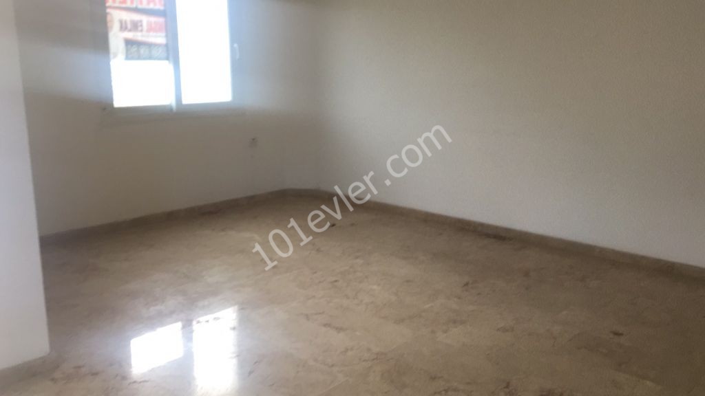 Girne şehir merkezinde 3+1 satılık daire 55.000 STG