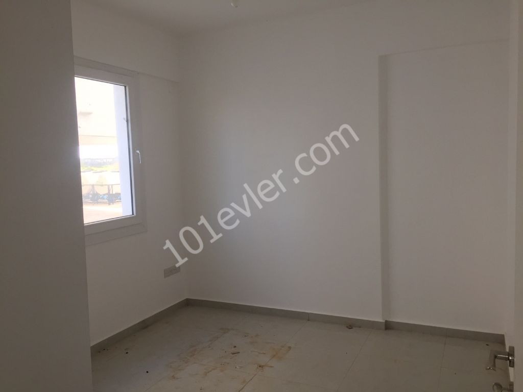 Lefkoşa K.Çiftlikte 4+2 205 M2 Kiralık İş Yeri 300 Stg