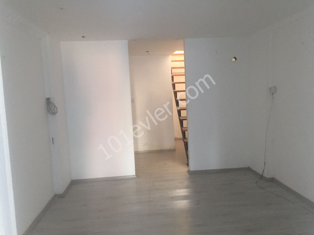 Lefkoşa Kumsal Bölgesin' de İşlek Cadde Üzeri Kiralık İş Yeri 3000 TL