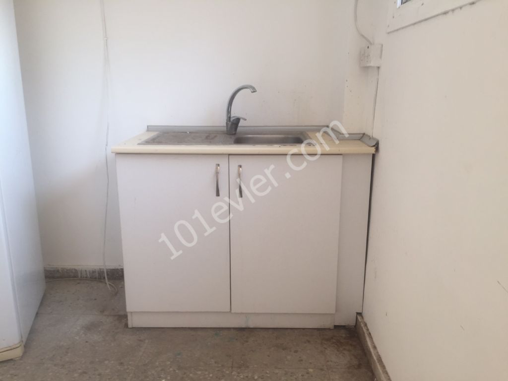 Lefkoşa Kumsal Bölgesin' de İşlek Cadde Üzeri Kiralık İş Yeri 3000 TL