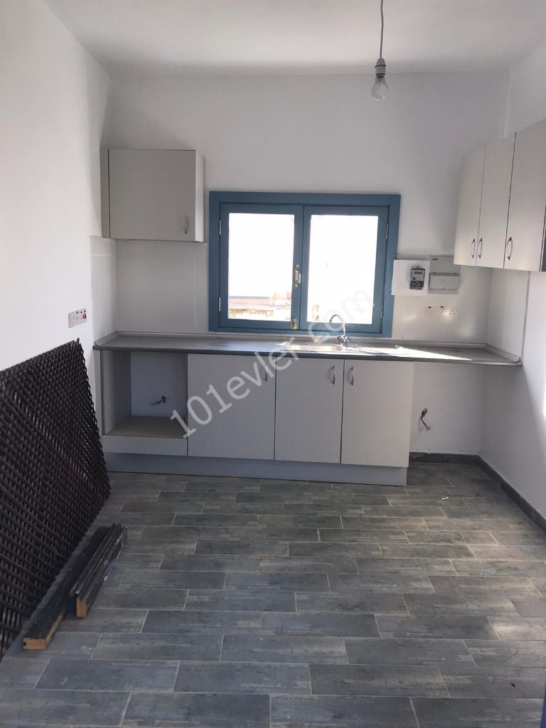 Girne Merkezde Kiralık İş Yeri 650 STG