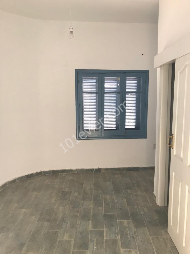 Girne Merkezde Kiralık İş Yeri 650 STG