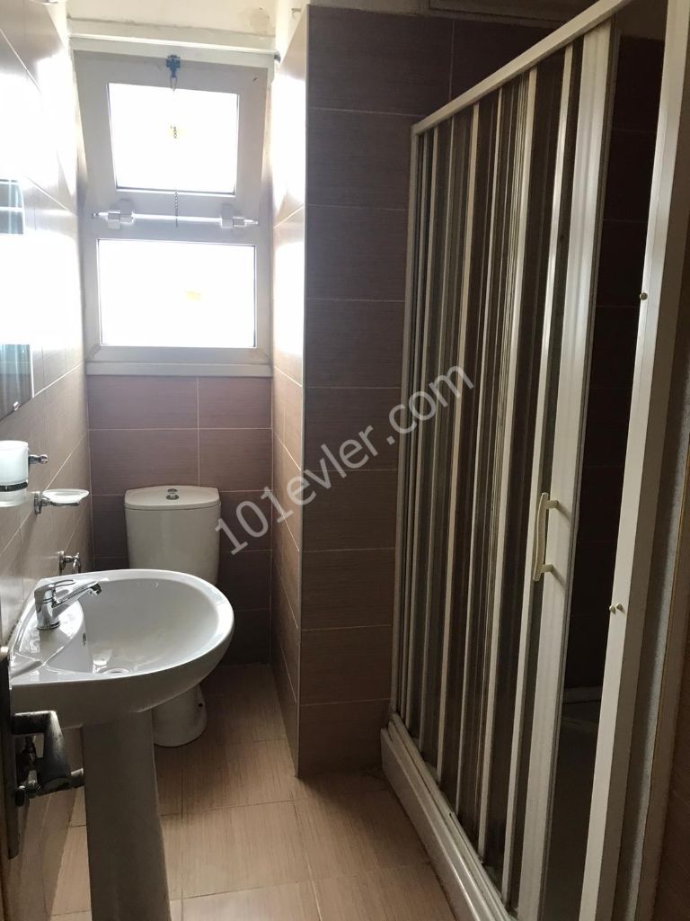 Girne Merkezde 1+1 Eşyalı Kiralık Daire 300 STG