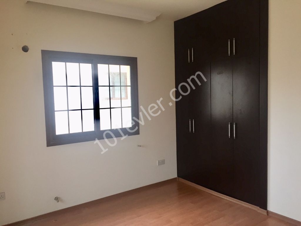 Lefkoşa Hamitköy ( Dumlupınar) Bölgesinde Kiralık 3+1 Eşyasız Dublex Müstakil Ev 400 Stg