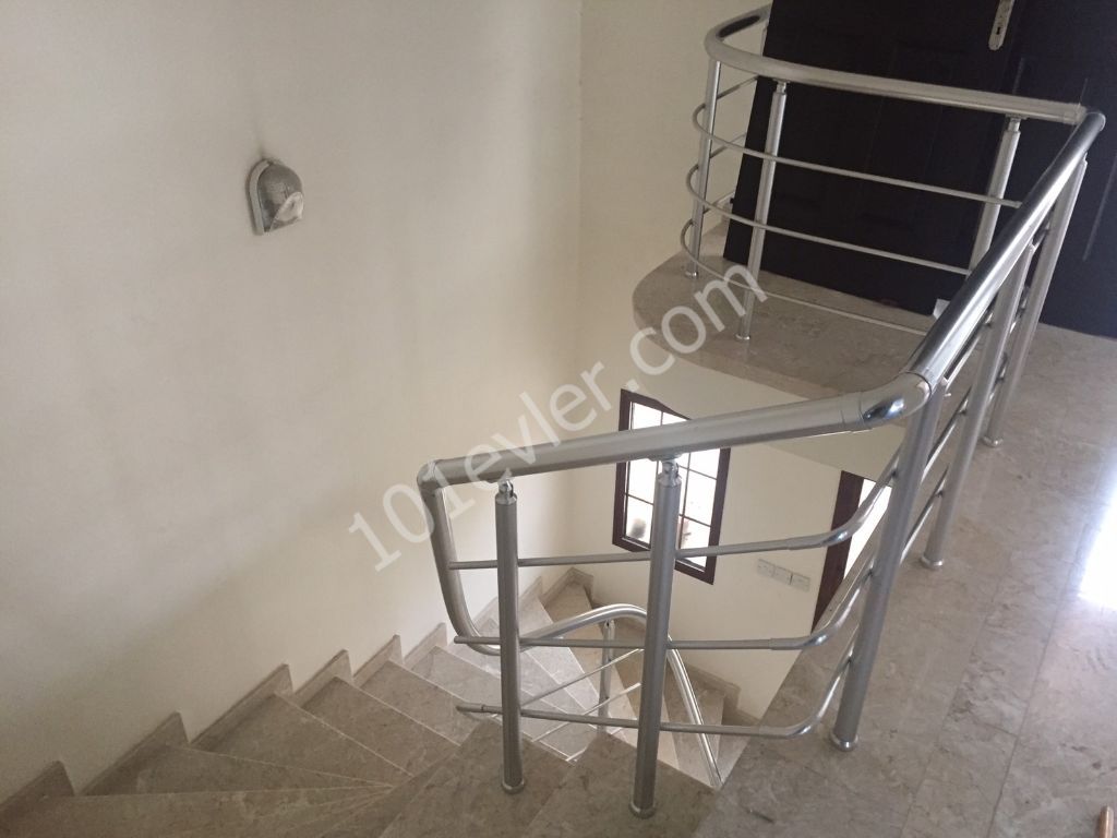 3+1 Unfurnished Duplex Detached House for Rent in Nicosia Hamitköy (Dumlupınar) Region 400 Stg