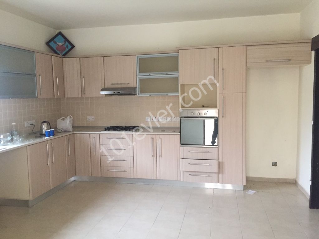 3+1 Unfurnished Duplex Detached House for Rent in Nicosia Hamitköy (Dumlupınar) Region 400 Stg