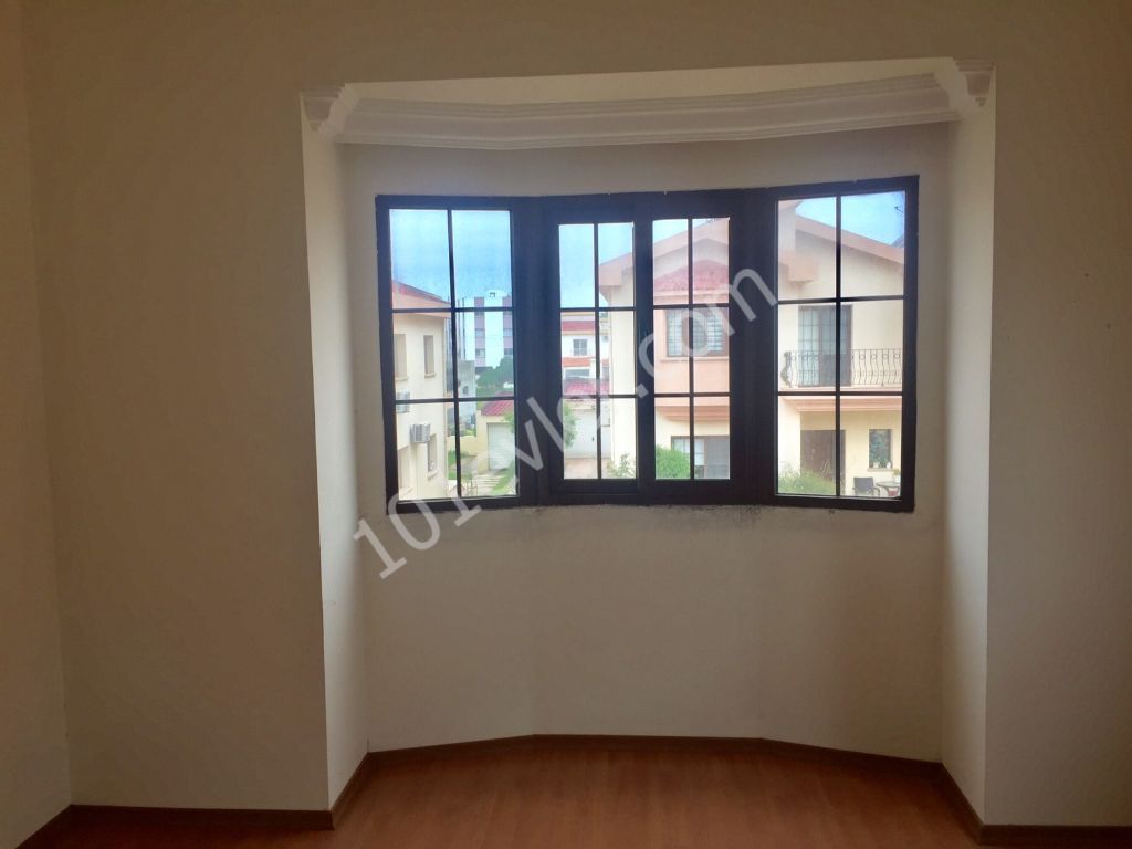 Lefkoşa Hamitköy ( Dumlupınar) Bölgesinde Kiralık 3+1 Eşyasız Dublex Müstakil Ev 400 Stg