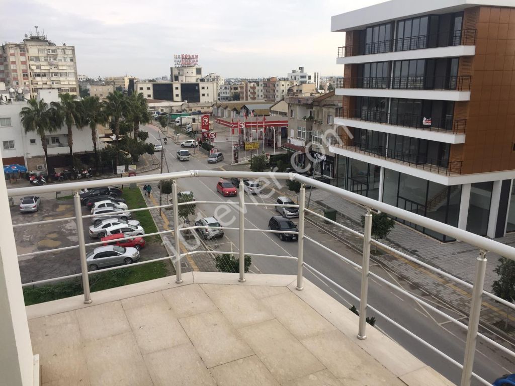 Lefkoşa Gönyeli'de Kiralık 3+1 Full Eşyalı Lüx Daire 480 Stg