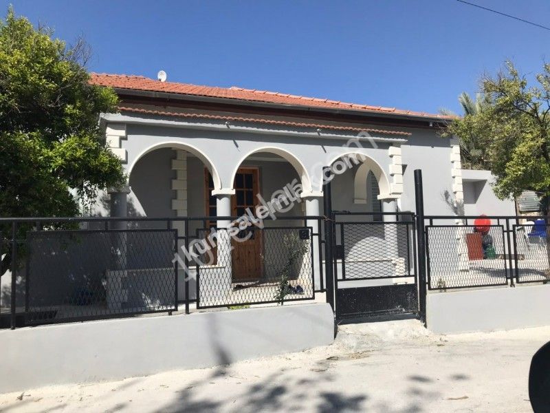 Einfamilienhaus mit 3 Schlafzimmern zum Verkauf in Nikosia Caglayan 140.000 STG ** 