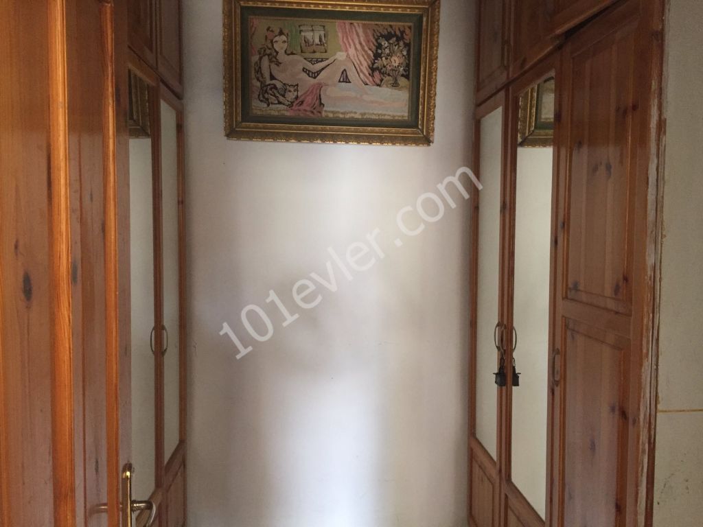 Einfamilienhaus mit 3 Schlafzimmern zum Verkauf in Nikosia Caglayan 140.000 STG ** 