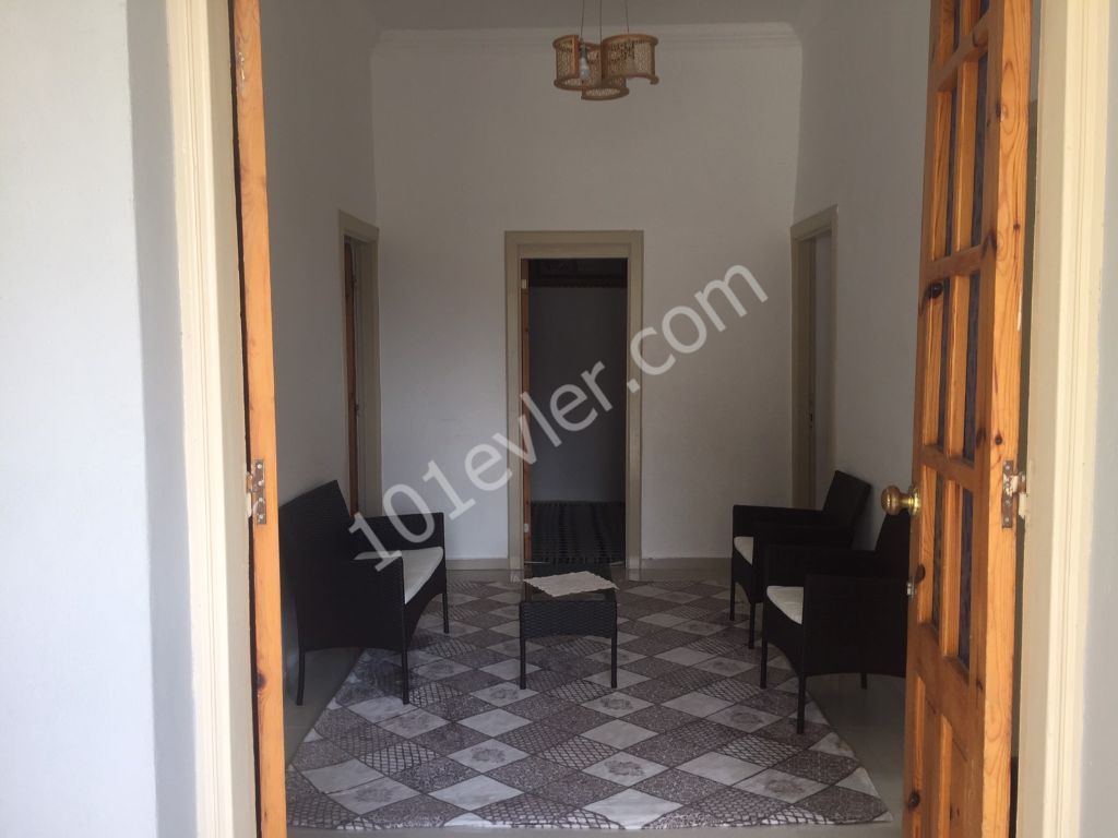 Einfamilienhaus mit 3 Schlafzimmern zum Verkauf in Nikosia Caglayan 140.000 STG ** 