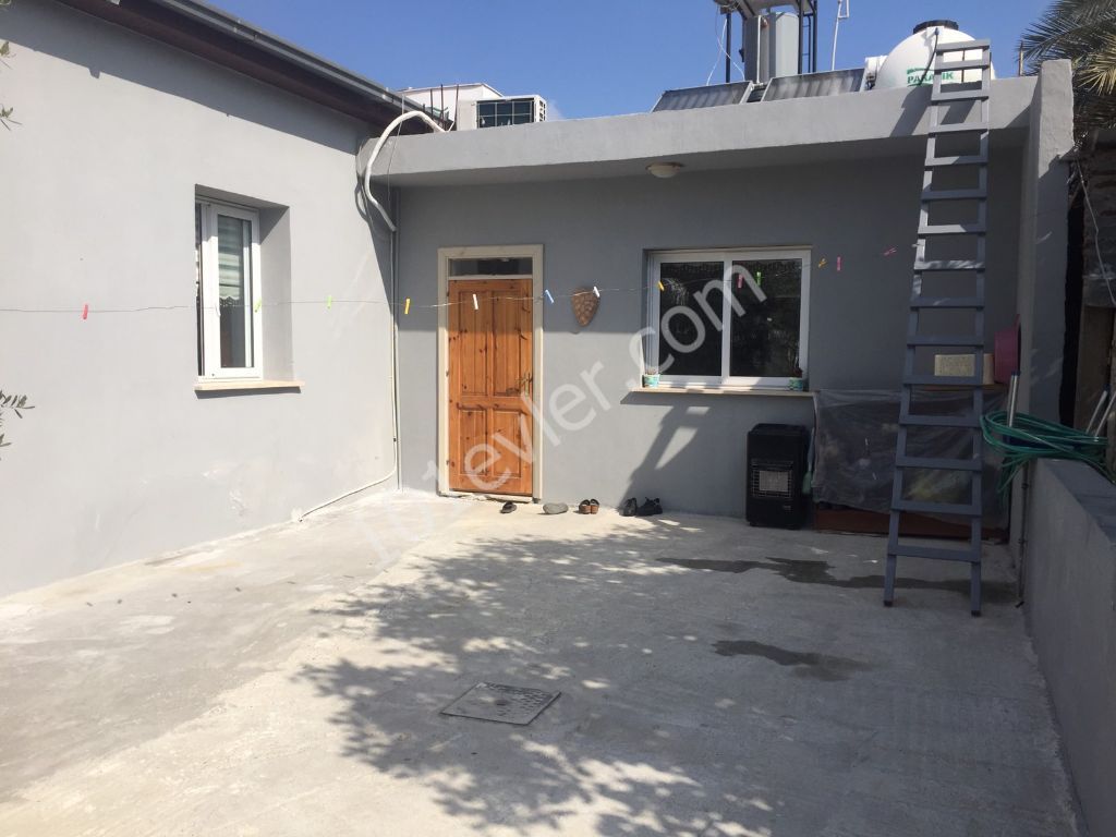 Einfamilienhaus mit 3 Schlafzimmern zum Verkauf in Nikosia Caglayan 140.000 STG ** 