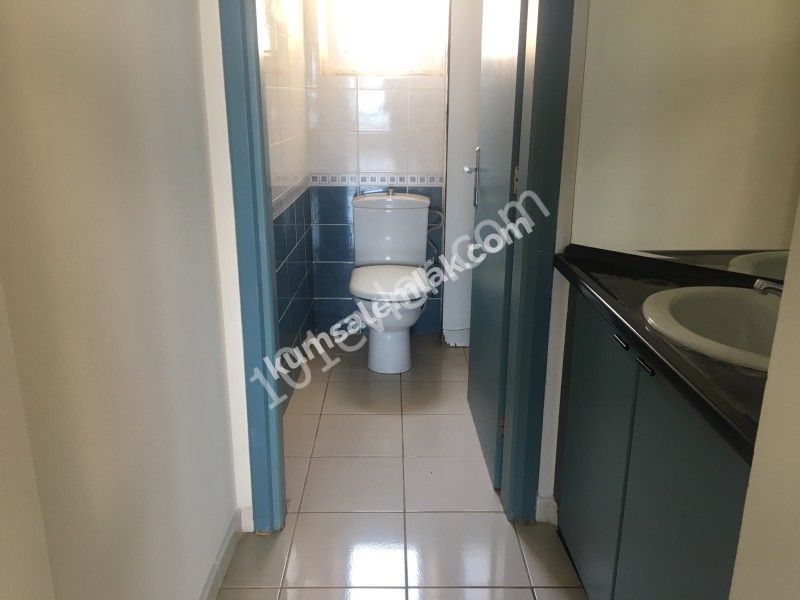 Girne Merkezde Satılık 3+1 Denize Sıfır Havuzlu Daire 105,000 Stg