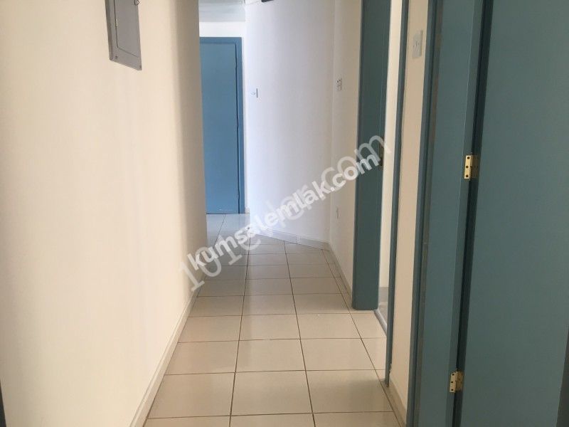 Girne Merkezde Satılık 3+1 Denize Sıfır Havuzlu Daire 105,000 Stg