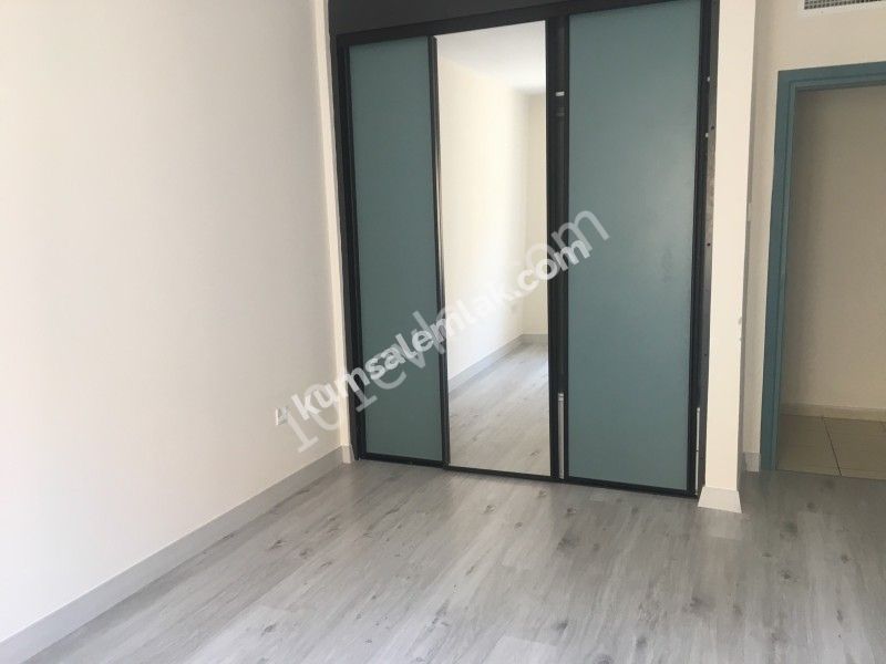 Girne Merkezde Satılık 3+1 Denize Sıfır Havuzlu Daire 105,000 Stg