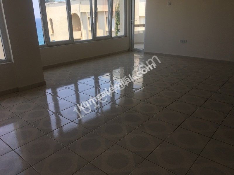 Girne Merkezde Satılık 3+1 Denize Sıfır Havuzlu Daire 105,000 Stg