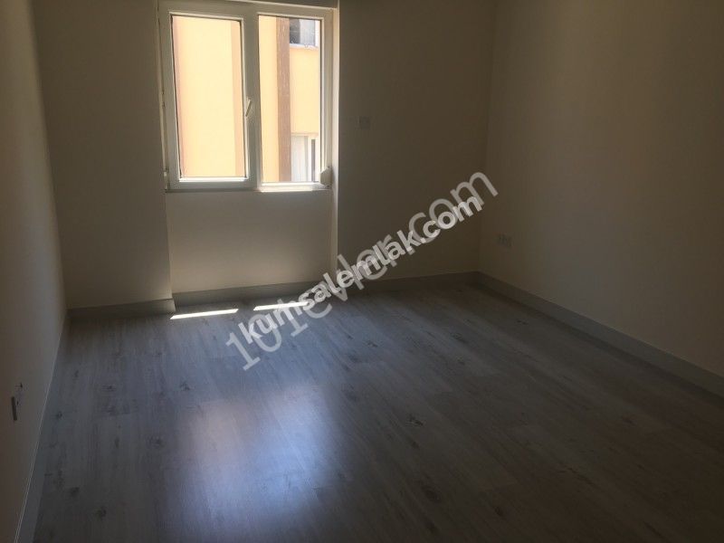 Girne Merkezde Satılık 3+1 Denize Sıfır Havuzlu Daire 105,000 Stg