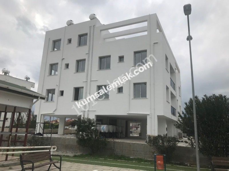 Wohnung zum Verkauf in zentraler Lage für Investitionen und Nutzung in Nikosia Hamitköy 40,000 Stg ** 