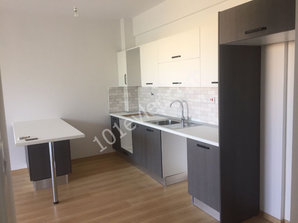 Girne Doğanköy'de Havuzlu Site İçerisinde Aylık Ödemeli Kiralık Ev 3500 TL