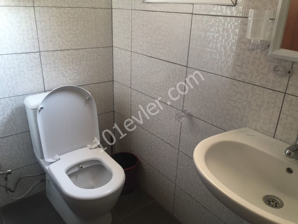 Girne Merkez'de Kiralık Eşyalı 3+1 Daire 2,500 TL