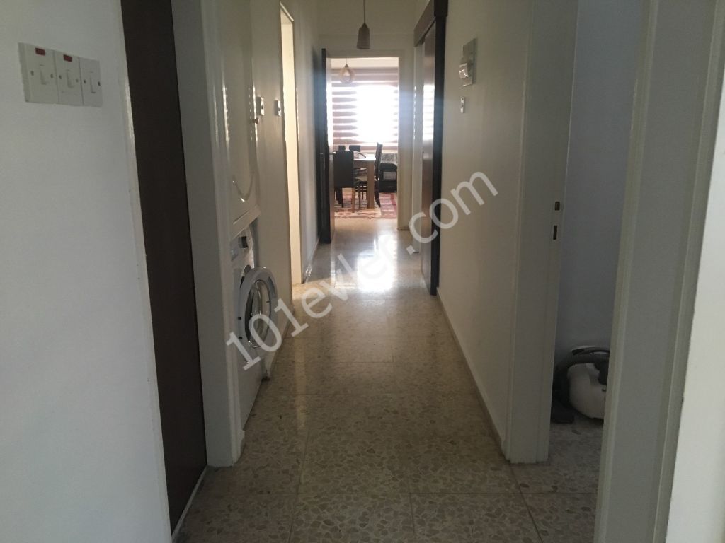 Girne Merkez'de Kiralık Eşyalı 3+1 Daire 2,500 TL