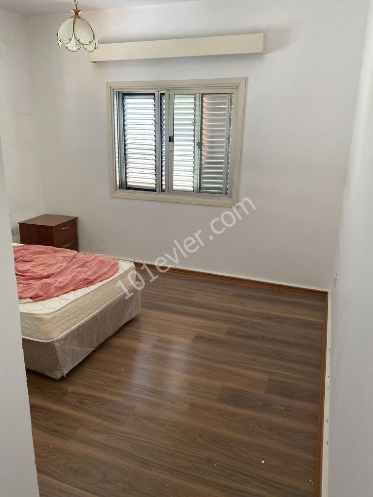 Lefkoşa Yenişehir'de Satılık 3+1 Daire 47,500 STG