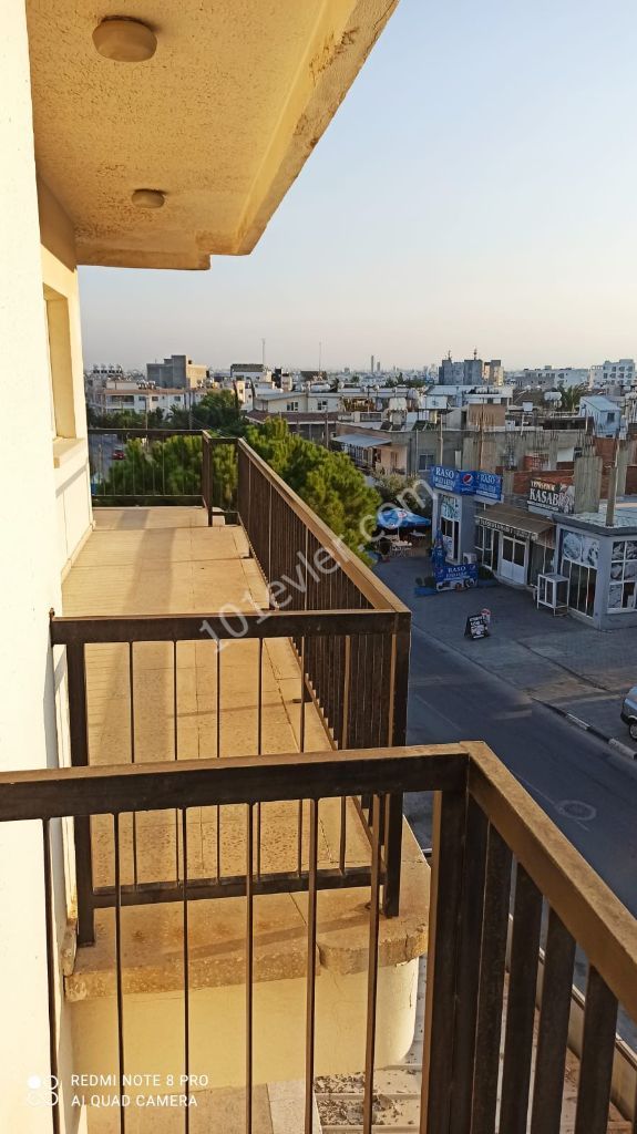 LEFKOŞA HAMİTKÖYDE KİRALIK FUL EŞYALI DAİRE 2500 TL 6+6 ÖDEMELİ