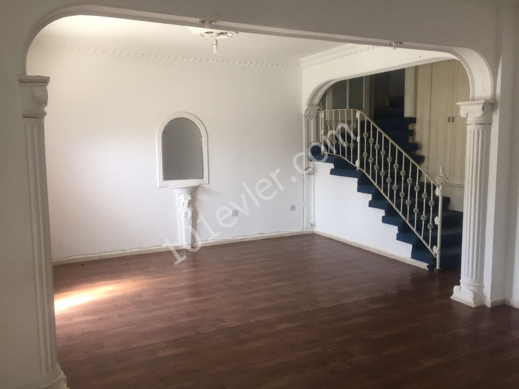 LEFKOŞA ORTAKÖY'DE KİRALIK 3+1 EŞYASIZ DUBLEX  VİLLA AYLIK ÖDEMELİ 500 €URO 