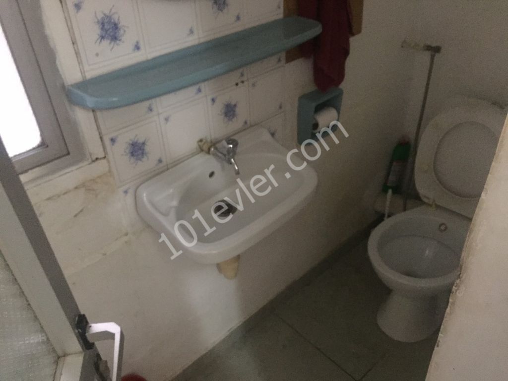 LEFKOŞA GELİBOLU'DA ZEMİN KATTA SATILIK 3+1 DAİRE