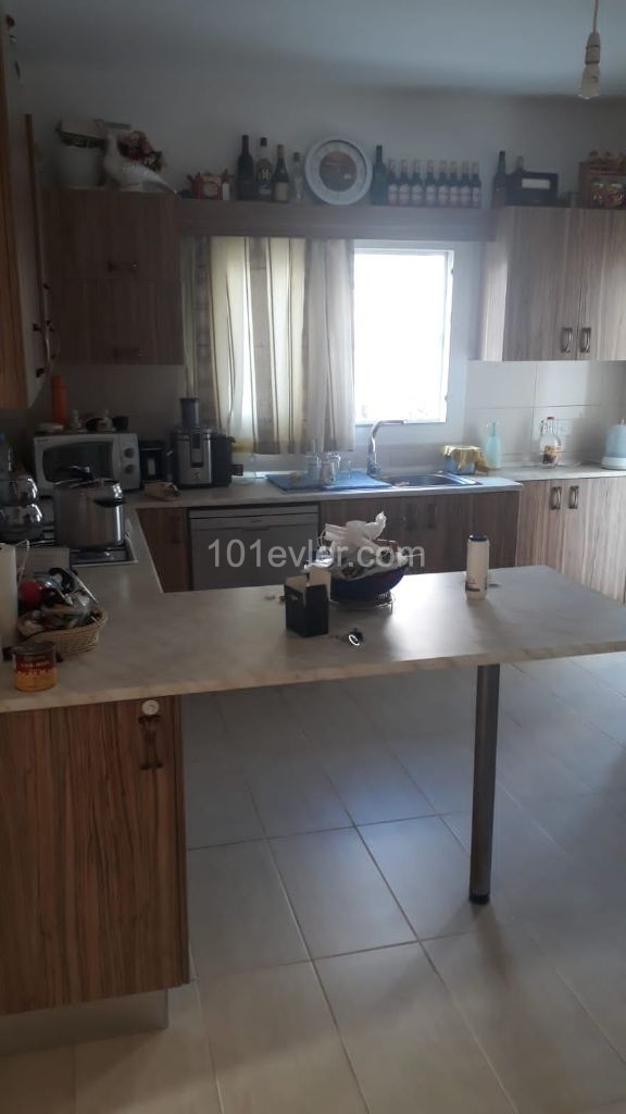 LEFKOŞA DİKMEN'DE SATILIK 3+1 140M2 ZEMİN KAT DAİRE 