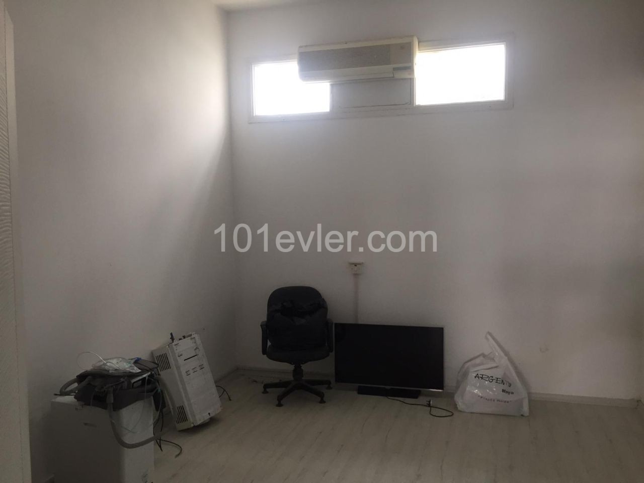 LEFKOŞA KÜÇÜKKAYMAKLI'DA KİRALIK OFİS & BÜRO AYLIK ÖDEMELİ 80 M2 280 STG