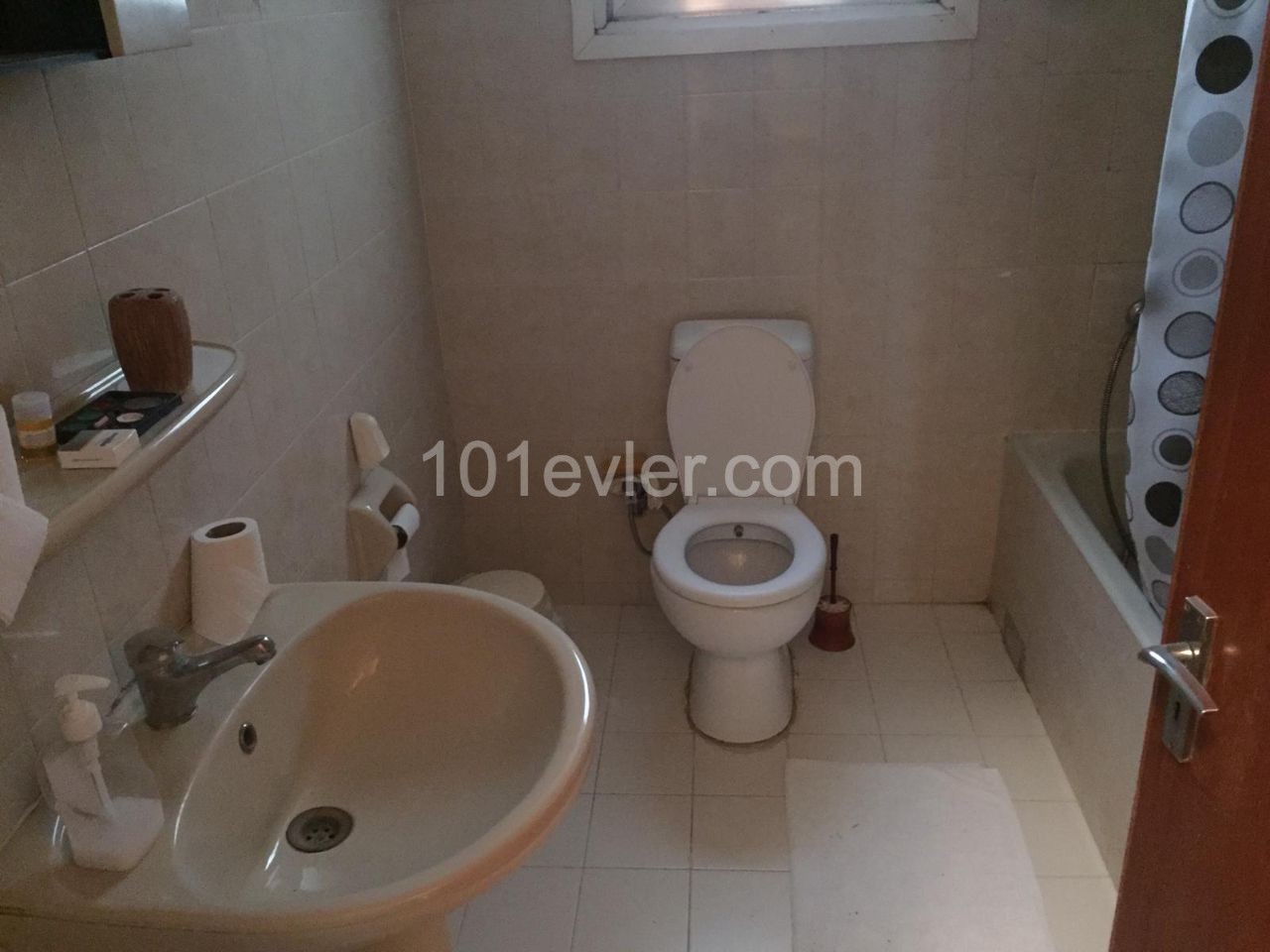 3+1 Wohnung zu verkaufen in Nikosia Yenisehir 130 m2 60,000 STG ** 