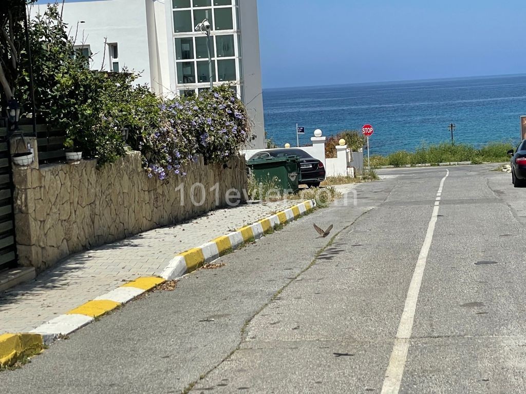 Girne Karaoğlanoğlu'nda Satılık 520 M2 Arsa 175,000 STG