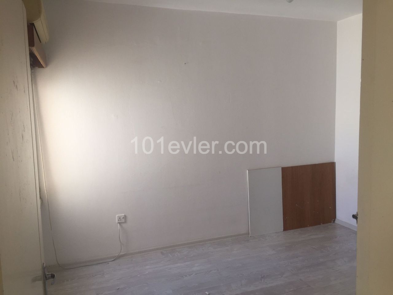 3+1 Wohnung zum Verkauf in der Nähe des Staatlichen Krankenhauses in Nikosia Ortakoy ** 