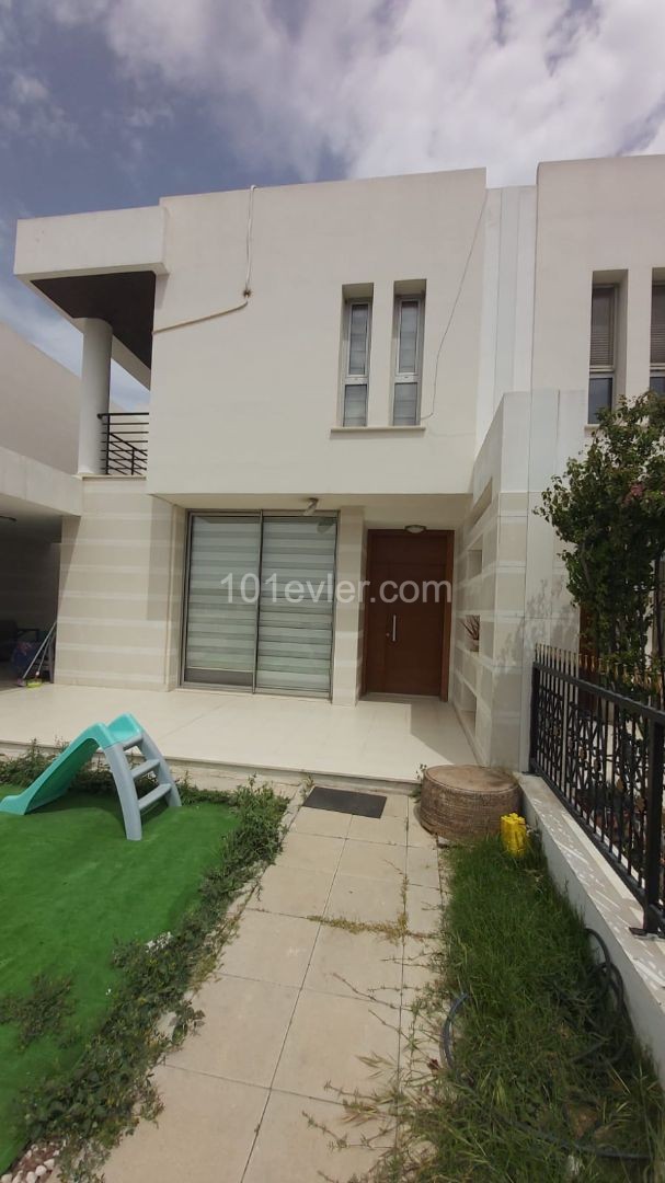 Detached House For Sale in Küçük Kaymaklı, Nicosia