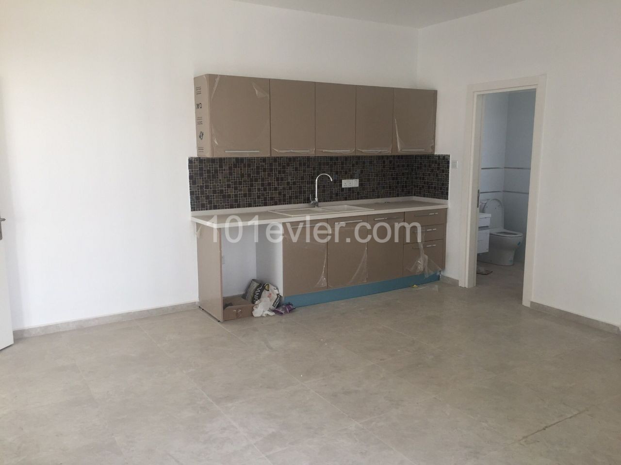 Lefkoşa Dereboyu Cadde Üzerinde Kiralık Komple Bina (Plaza) Aylık ödemeli 7,500 STG 1200 m2