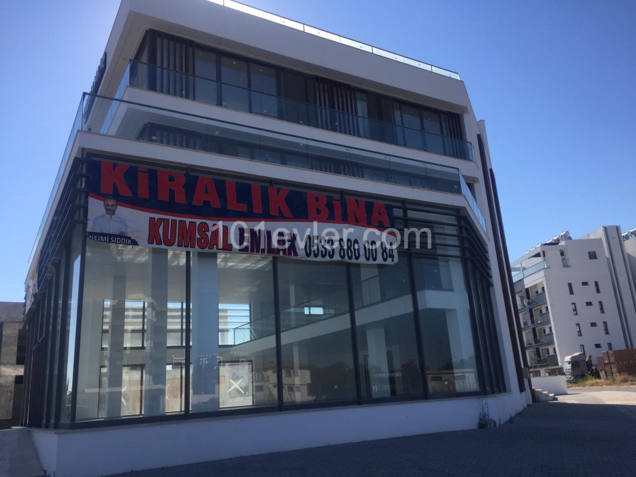 Komplettes Gebäude zur Miete auf Nikosia Dereboyu Straße (Plaza) 8,000 STG 1200 m2 mit monatlicher Zahlung ** 