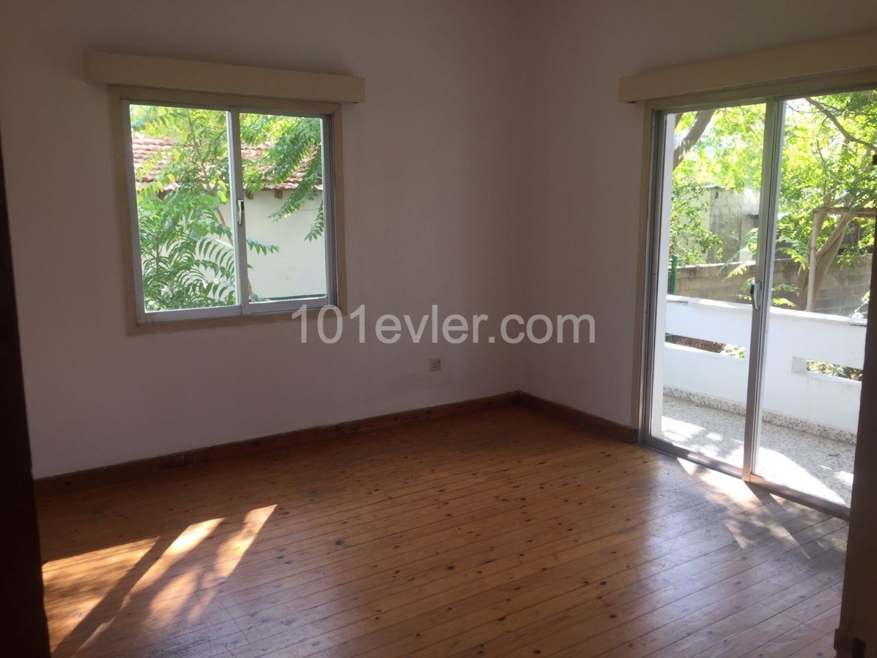 Lefkoşa Köşklüçiftlik'te Kiralık Zemin Kat 2+1 120 M2 Daire Aylık Ödemeli 220 STG