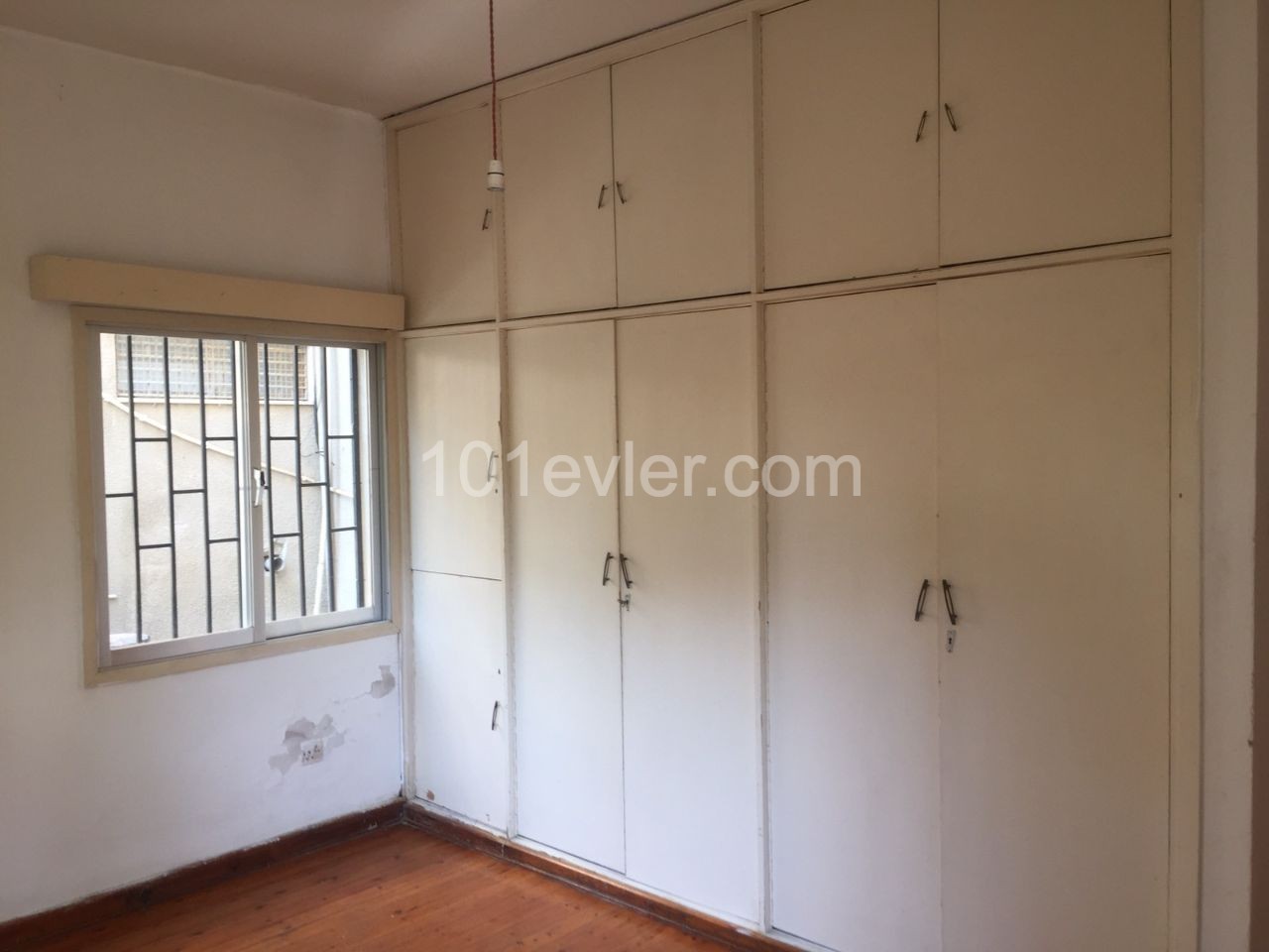 Lefkoşa Köşklüçiftlik'te Kiralık Zemin Kat 2+1 120 M2 Daire Aylık Ödemeli 220 STG