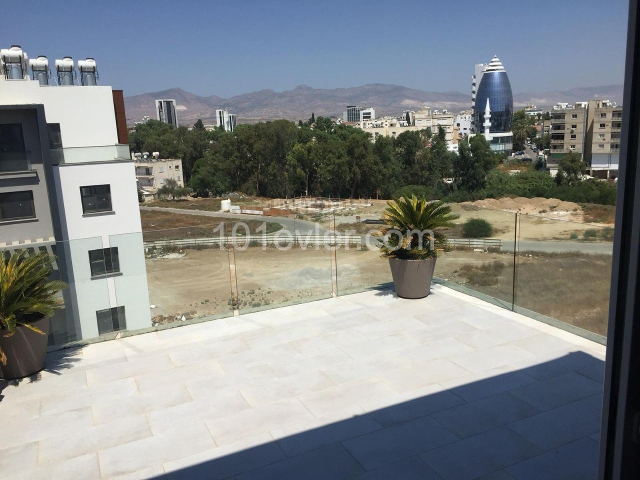 Lefkoşa Kumsal'da Satılık Eşyasız 2+1 140 M2 Penthouse 75,000 STG