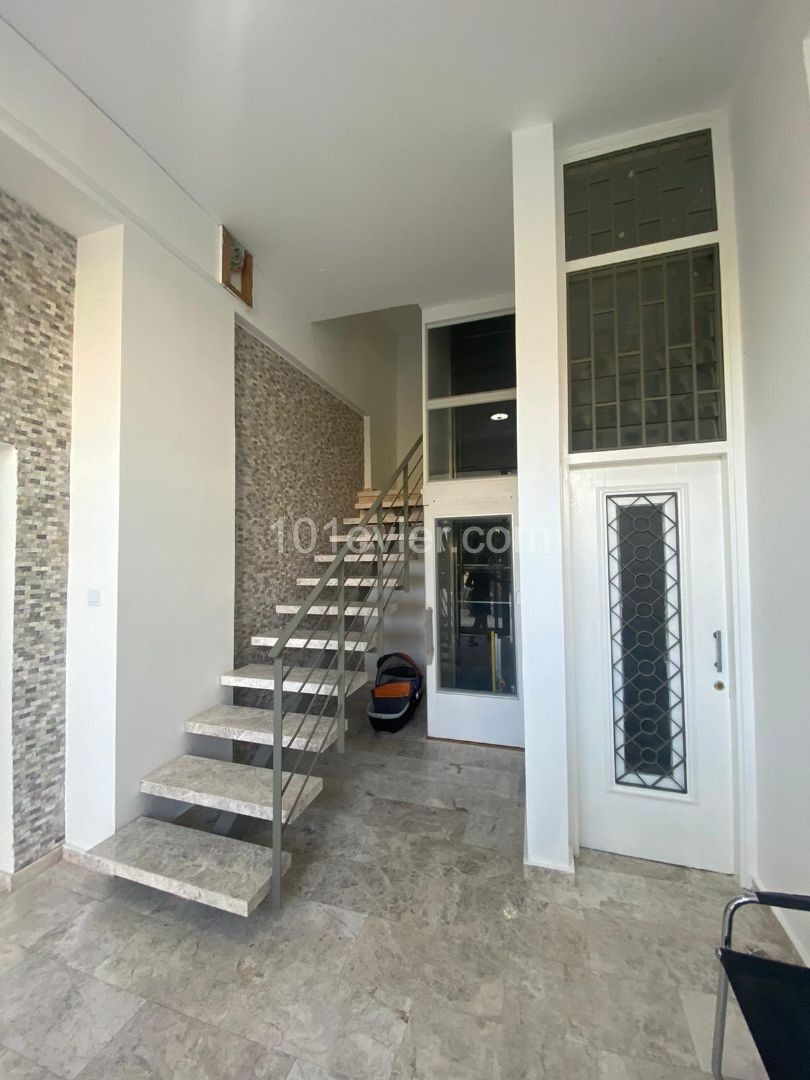 3.die Villa in Nikosia.Voll möblierte Wohnung auf dem Boden 3 + 1 Monat Zahlung 400 EURO ** 