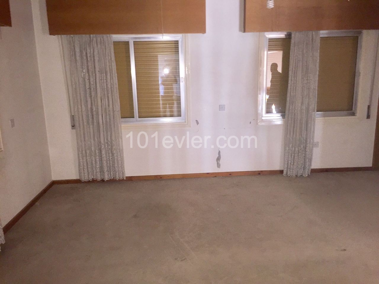 LEFKOŞA / YENİKENT SATILIK TÜRK MALI 3+1 HAVUZLU MÜSTAKİL EV 350M² 250,000 STG