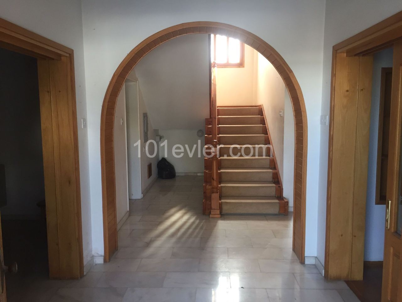 NIKOSIA / YENIKENT ZU VERKAUFEN 3+1 EINFAMILIENHAUS MIT POOL 350M2 250.000 STG ** 