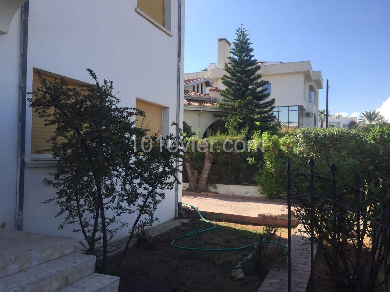 NIKOSIA / YENIKENT ZU VERKAUFEN 3+1 EINFAMILIENHAUS MIT POOL 350M2 250.000 STG ** 